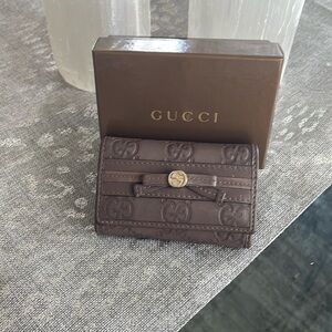 Gucci lavender/brownLeather key case.
